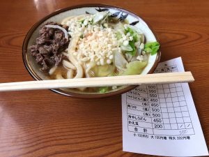 これぞ吉田のうどん、肉玉うどん。